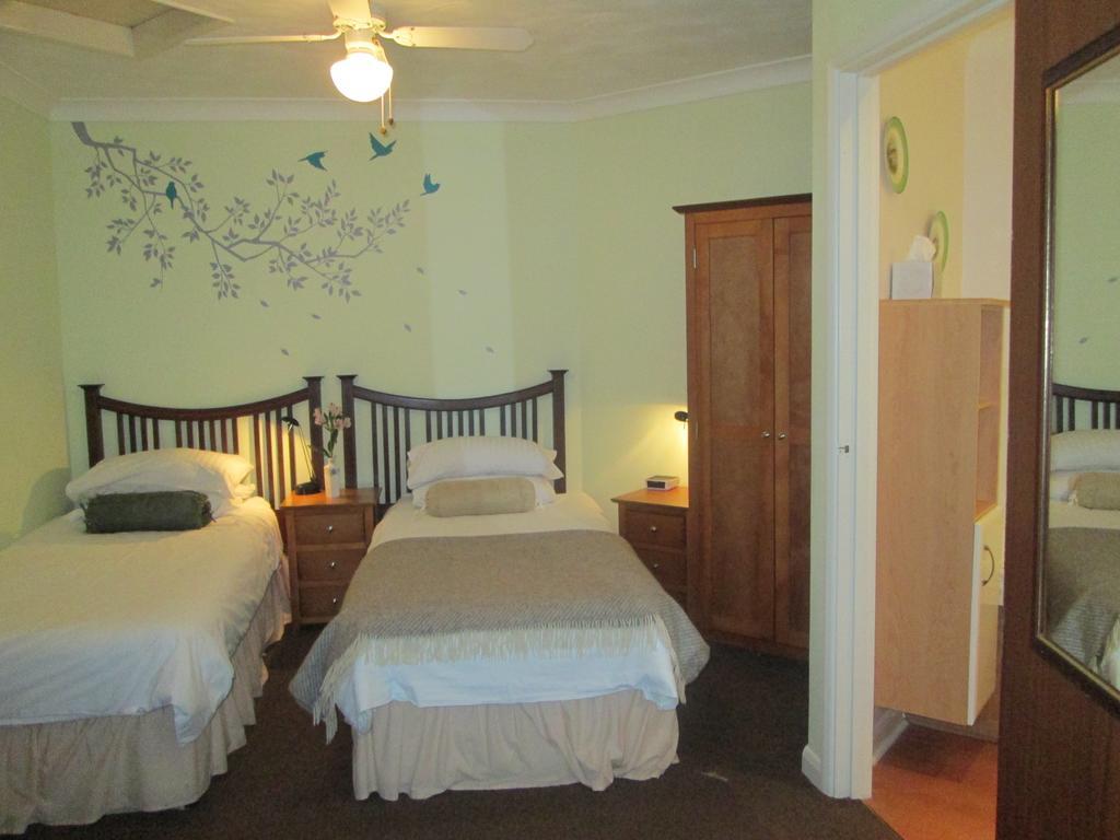Crossways House Bed And Breakfast East Cowes Oda fotoğraf