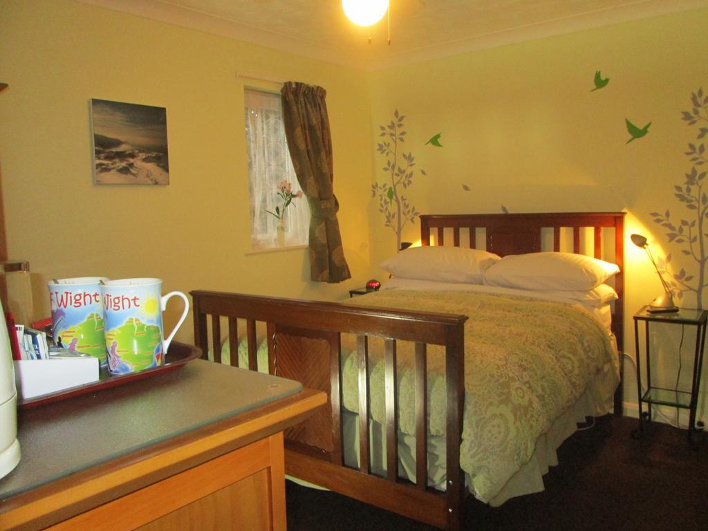 Crossways House Bed And Breakfast East Cowes Oda fotoğraf