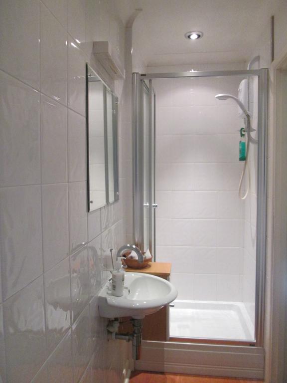 Crossways House Bed And Breakfast East Cowes Oda fotoğraf